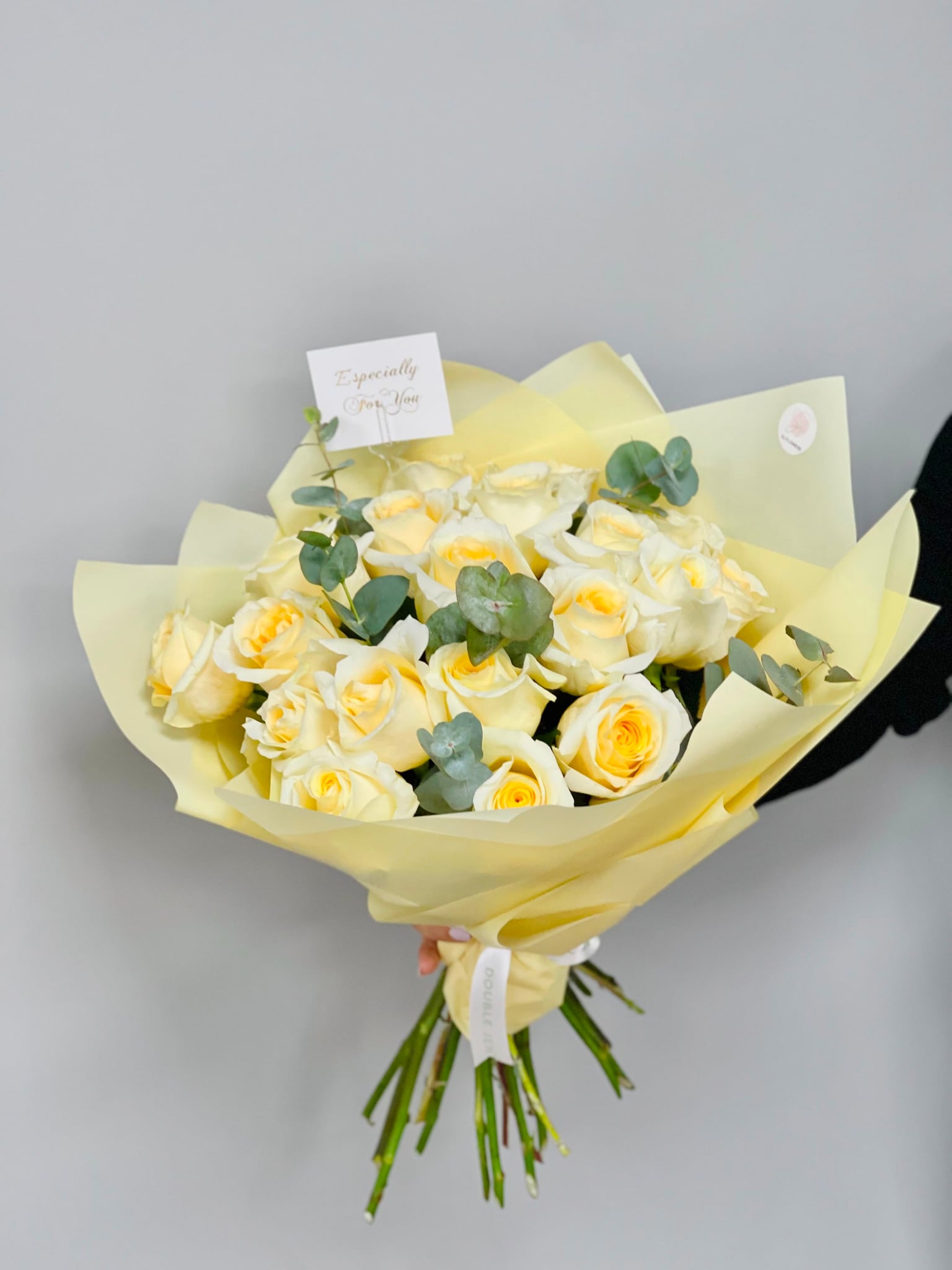 Yellow roses meaning