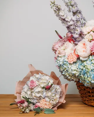 Gift set Vitality and vigor: extra large basket arrangement with medium-sized bouquet