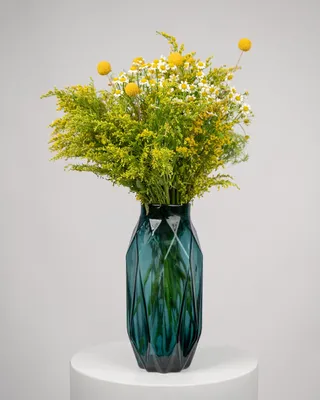 Vase arrangement Sun-kissed delivery in Dubai