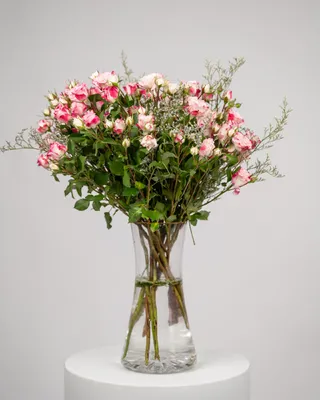 Vase arrangement with spray roses Bright Outlook delivery in Dubai