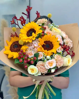 باقة مختلطة مع عباد الشمس وعد الحديقة