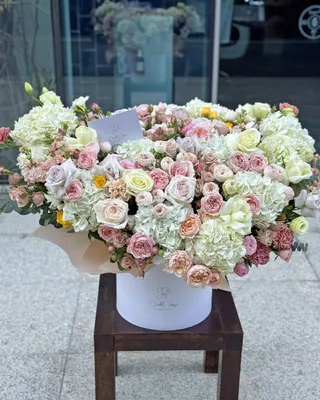 Box arrangement Sugar Blossom delivery in Dubai