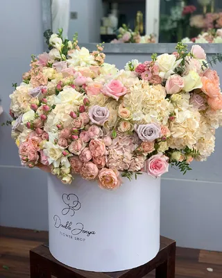 Box arrangement Sunshine Smiles delivery in Dubai