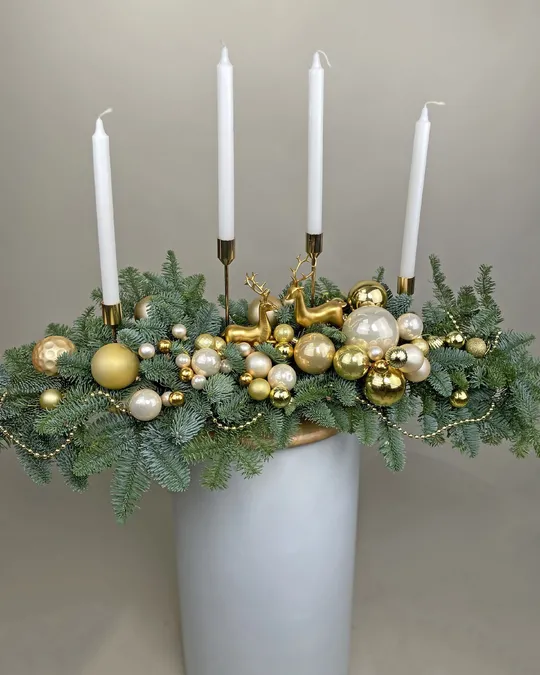 Christmas table arrangement Festive Horizon