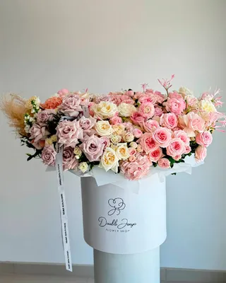 Box arrangement Delicate Reverie delivery in Dubai