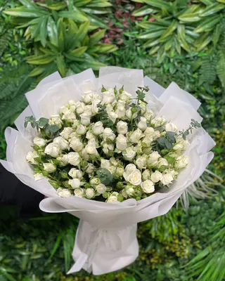 Monobouquet of white spray roses Tranquility delivery in Dubai