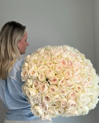 Monobouquet of fragrant white O'hara roses Glimmer