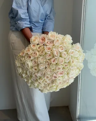 Monobouquet of fragrant white O'hara roses Glimmer