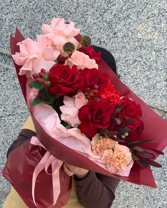 Mixed bouquet Scarlet Symphony