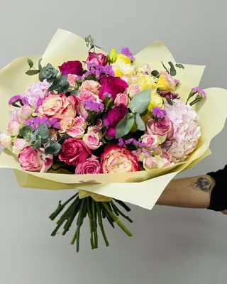 Signature bouquet Bright smile delivery in Dubai