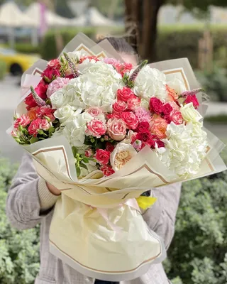 Signature bouquet Make her smile delivery in Dubai