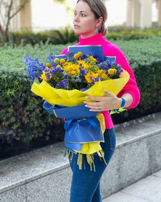 Signature bouquet With love to my country delivery in Dubai