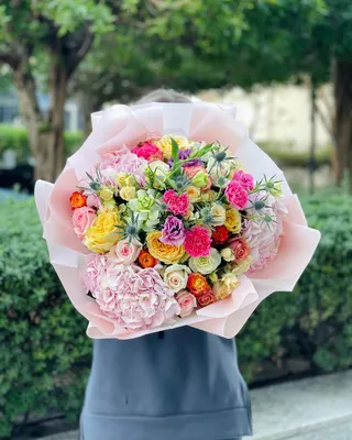 Signature bouquet Touching moments delivery in Dubai
