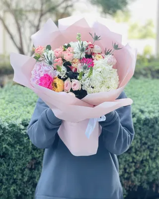 Signature bouquet Special moment delivery in Dubai