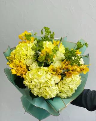 Signature bouquet Sunny touch delivery in Dubai