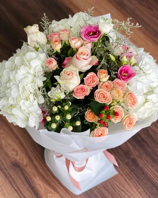 Signature bouquet Happy as we are delivery in Dubai