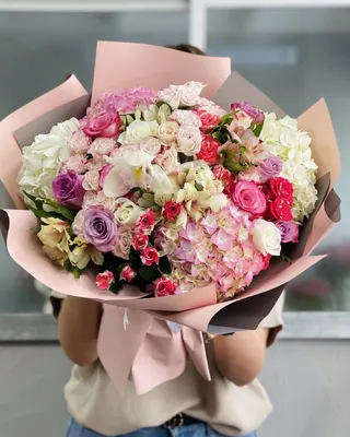 Signature bouquet Must have delivery in Dubai