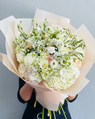 Signature bouquet White premium mix delivery in Dubai