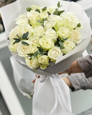 Classic white rose bouquet delivery in Dubai