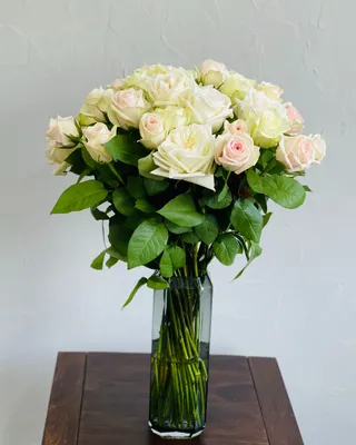 Rose bouquet Pure care in a vase delivery in Dubai