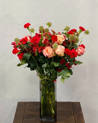 Bright memories in a vase delivery in Dubai