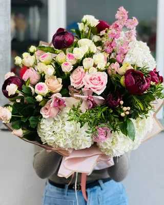 Signature bouquet Charming story delivery in Dubai