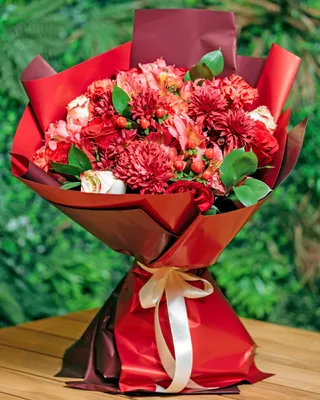 Signature bouquet Falling for you delivery in Dubai