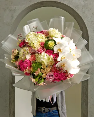Signature bouquet Bright lights delivery in Dubai
