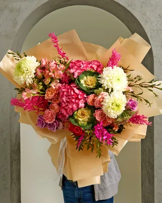 Signature bouquet Storytel delivery in Dubai