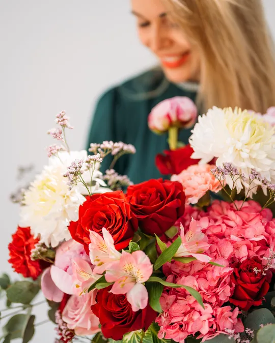 Handtied bouquet Playful mood