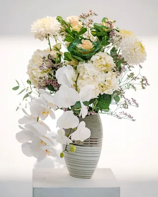 Vase arrangement Delight delivery in Dubai