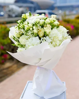 Signature bouquet Poetic delivery in Dubai
