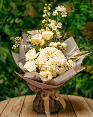 Signature bouquet Glorious delivery in Dubai