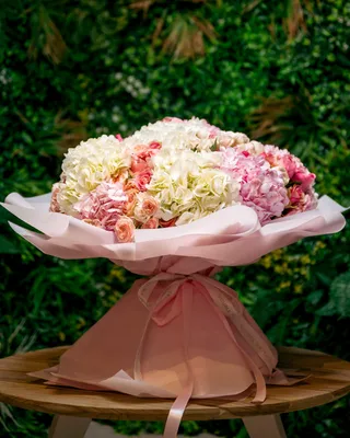 Signature bouquet Grandiose delivery in Dubai