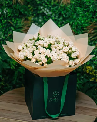 Spray Roses In love with Porcelana delivery in Dubai