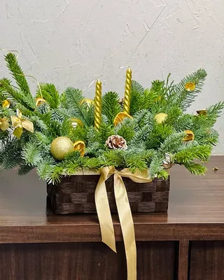 Golden magic Christmas box arrangement (size M) delivery in Dubai