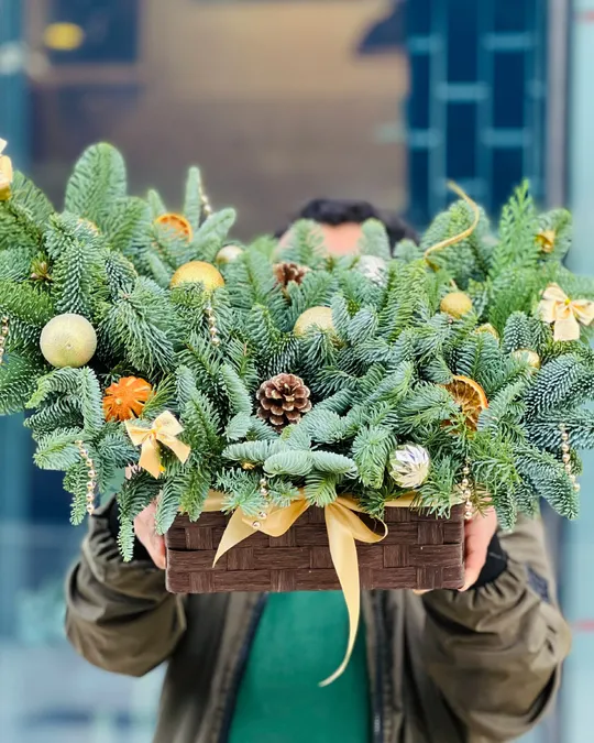 Golden magic Christmas box arrangement (size L)