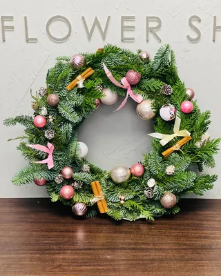 Pink lights Christmas wreath delivery in Dubai