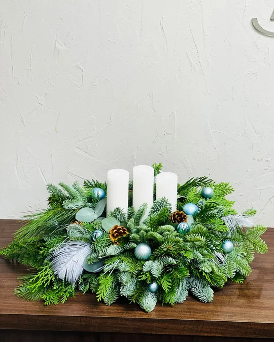 Рождественское украшение стола Blue Lights