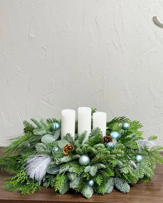 Рождественское украшение стола Blue Lights