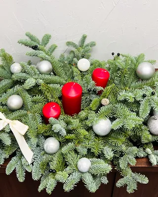 Table Christmas centerpiece Silver shadows delivery in Dubai