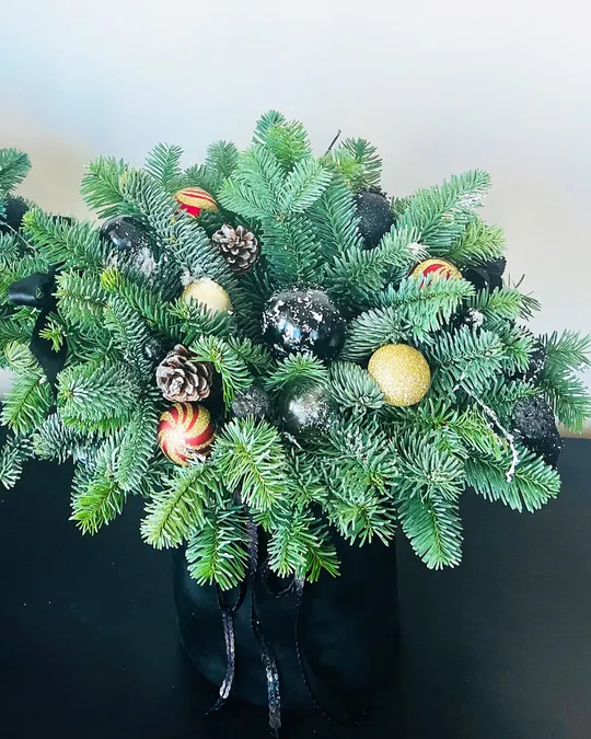 Box Christmas arrangement With attitude