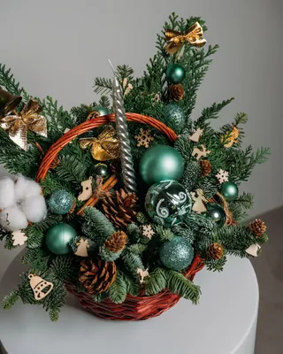 Basket Christmas arrangement Green lights