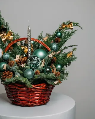 Basket Christmas arrangement Green lights