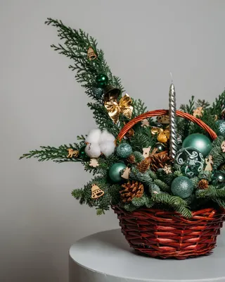 Basket Christmas arrangement Green lights