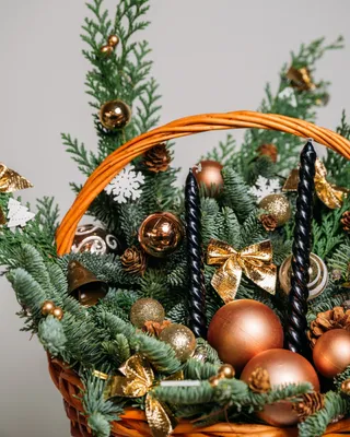 سلة عيد الميلاد ترتيبات الأضواء البرونزية