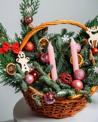 Basket Christmas arrangement Bright lights