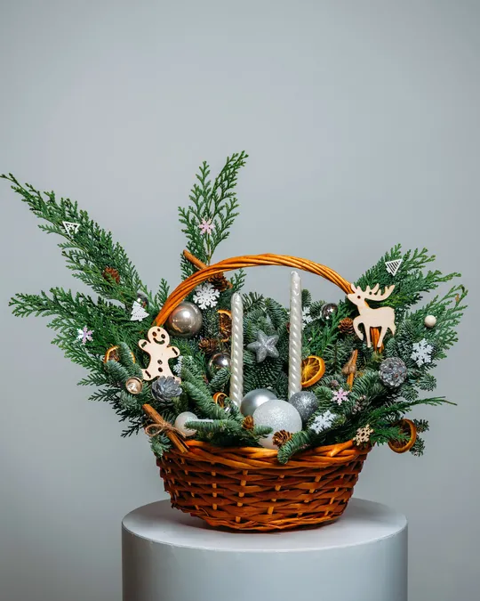 Basket Christmas arrangement Silver lights