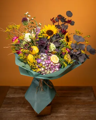 Signature bouquet Radiant Sunshine delivery in Dubai