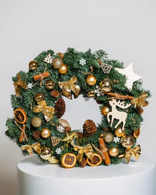 Christmas wreath Bronze lights delivery in Dubai